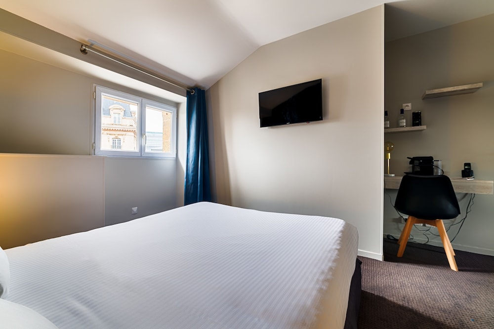 Superior Double Room, 1 Queen Bed, Courtyard View photo 2