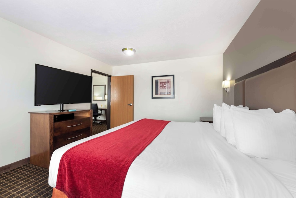 Suite, 2 Queen Beds, Non Smoking (with Sofabed) photo 1