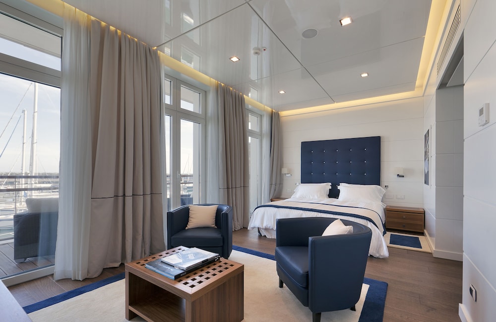 Double Room, 1 Double Bed, Balcony, Harbor View