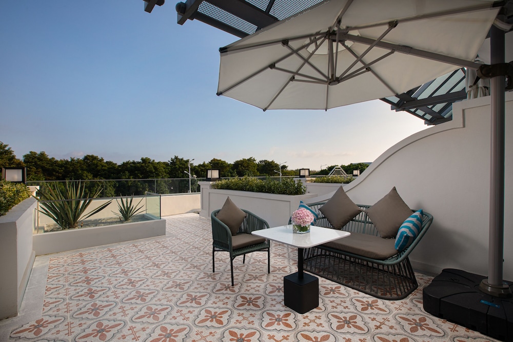 Deluxe Gardenview Twin Room with Super Terrace photo 3