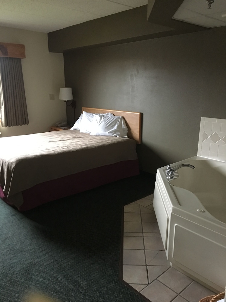 Room, 1 Queen Bed, Jetted Tub