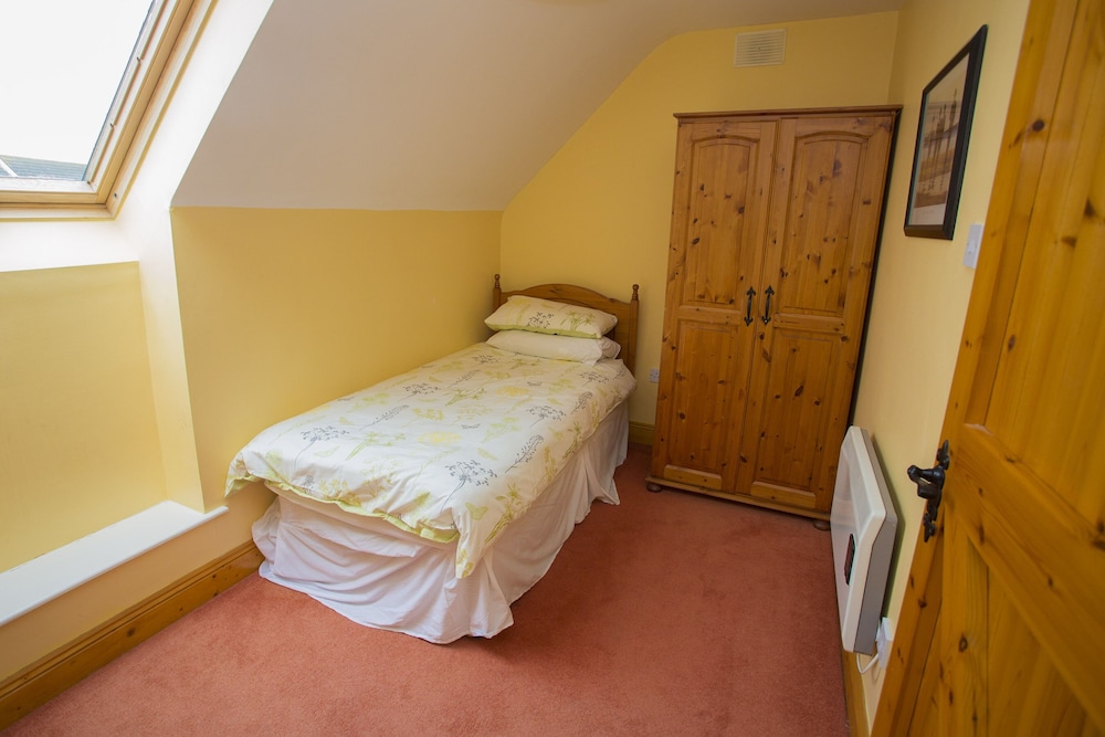 House, 3 Bedrooms, Fireplace, Sea Facing photo 3