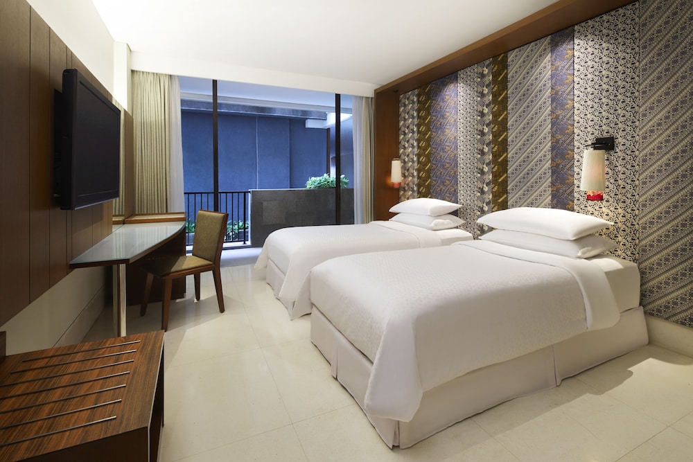 Deluxe Room, 2 Twin Beds, Pool View, photo 6