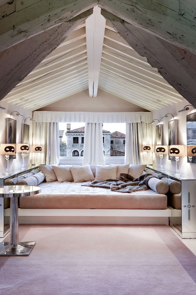 Suite (Attic, Grand Canal View) photo 1