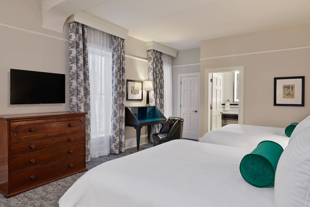 Deluxe Room, 2 Queen Beds - Photo 3