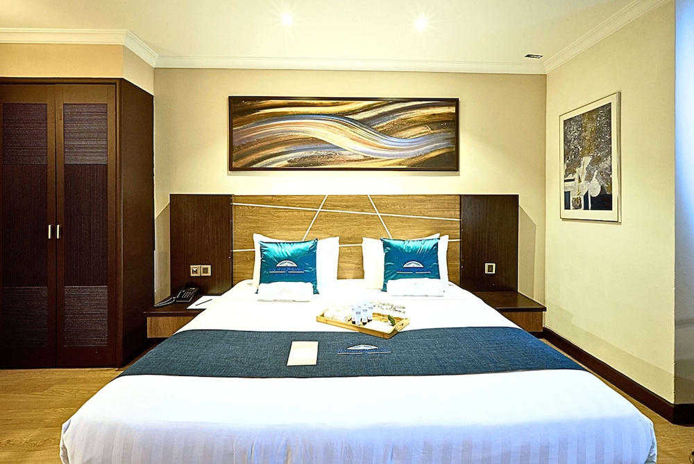 Superior Room, 1 King Bed, Non Smoking photo 2