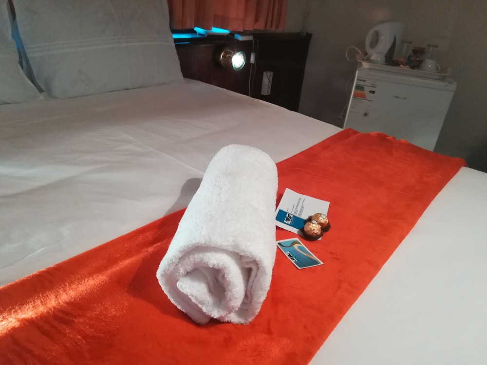 Deluxe Double Room Single Use, Garden View photo 3