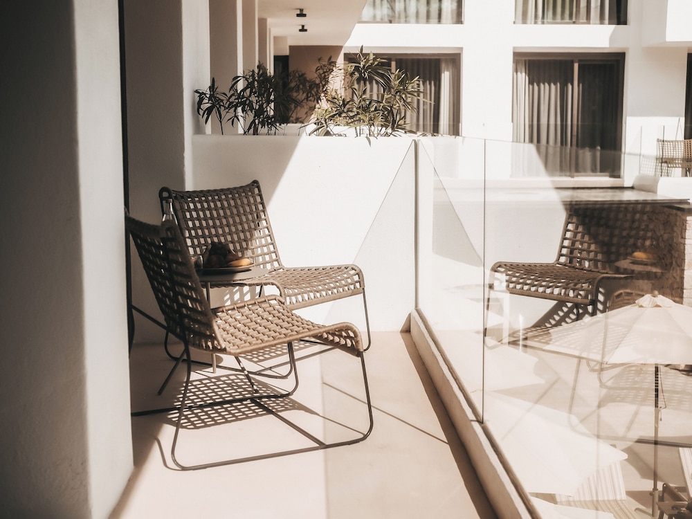 Deluxe Double Room, Balcony, Pool View