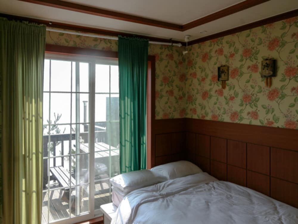 Room (Daisy) - Photo 2