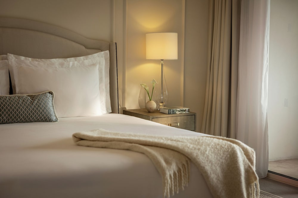 Signature Suite - Photo 5