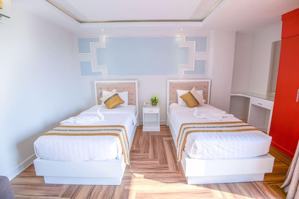 Superior Twin Room with Balcony - Photo 19