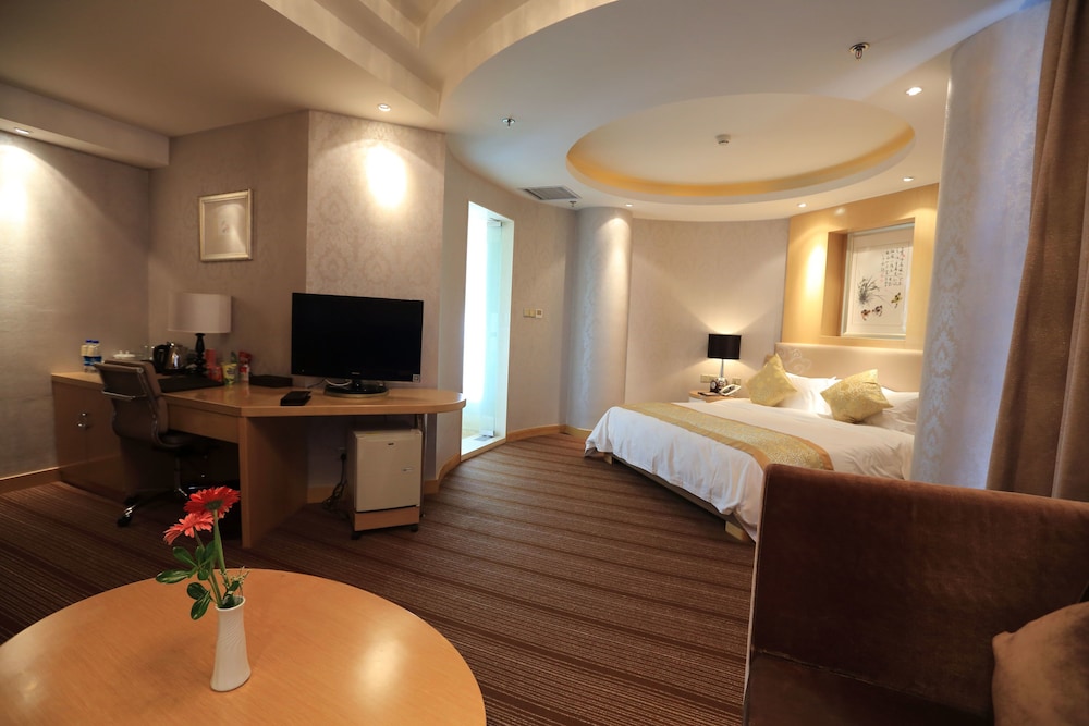 Deluxe Room, 1 King Bed photo 1