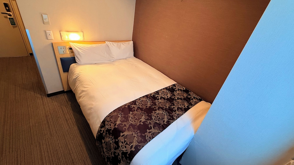 Economy Double Room, 1 Large Twin Bed, Smoking, Private Bathroom