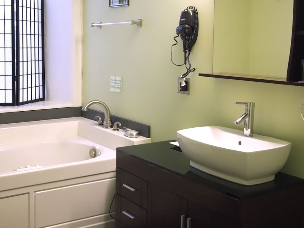 Premier Suite, Ensuite, River View photo 2