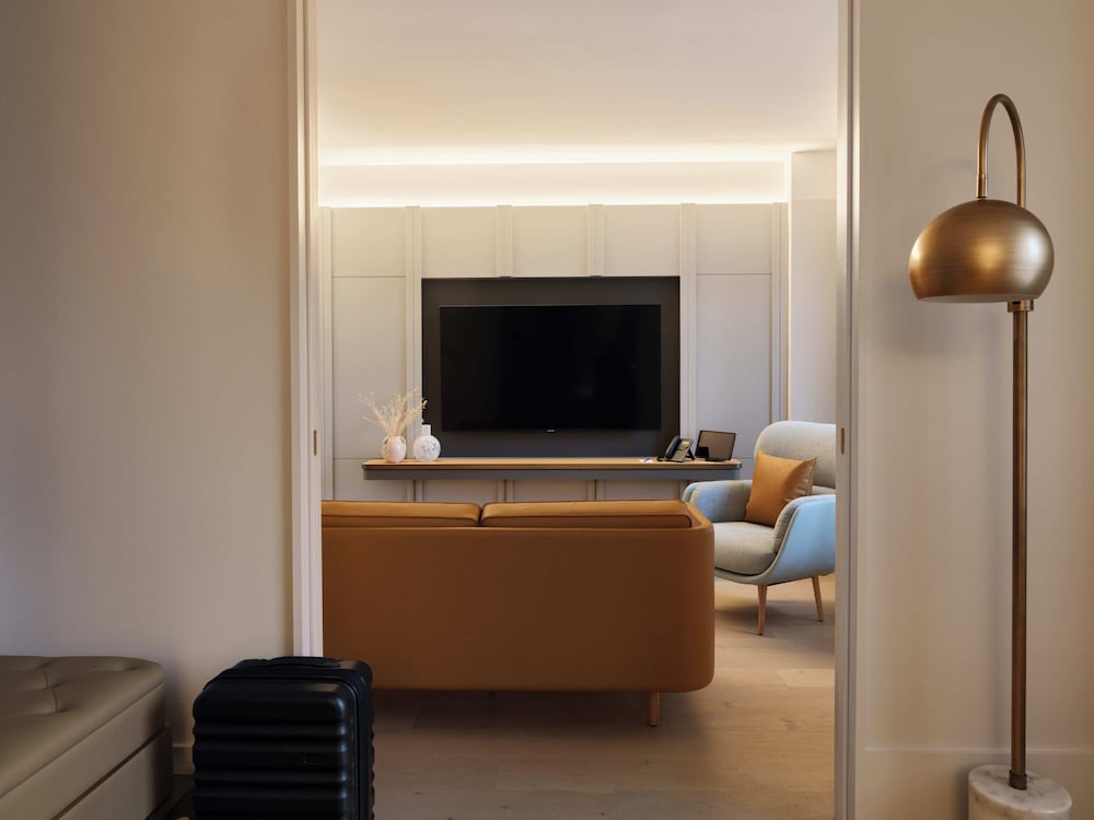 Deluxe Suite (Luxury)