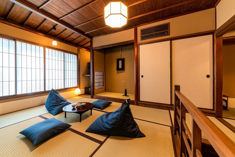 Traditional Quadruple Room, Non Smoking, Private Bathroom