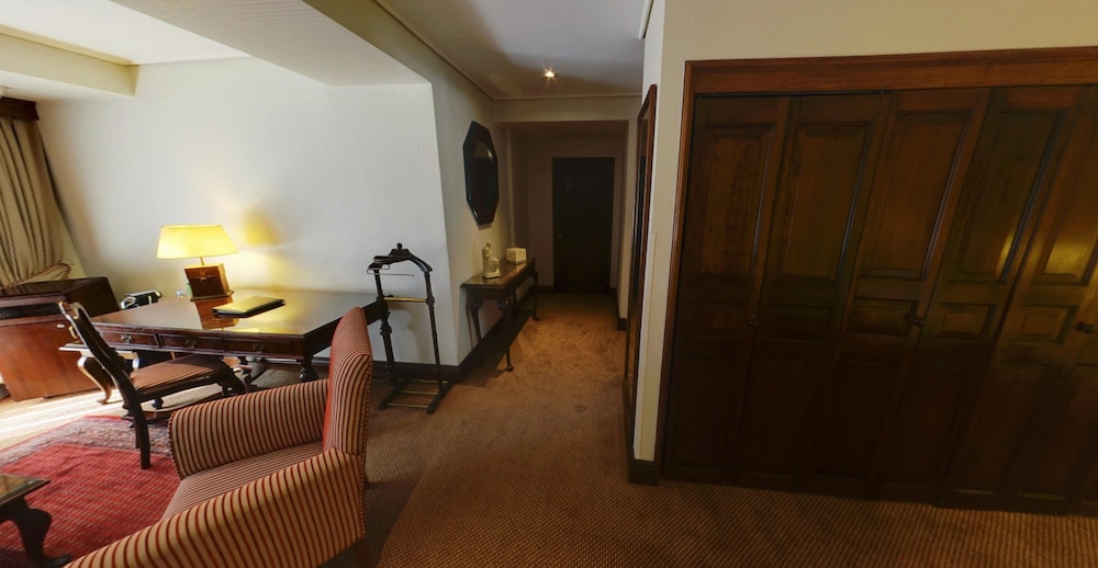 Junior Suite, 1 King Bed - Photo 5