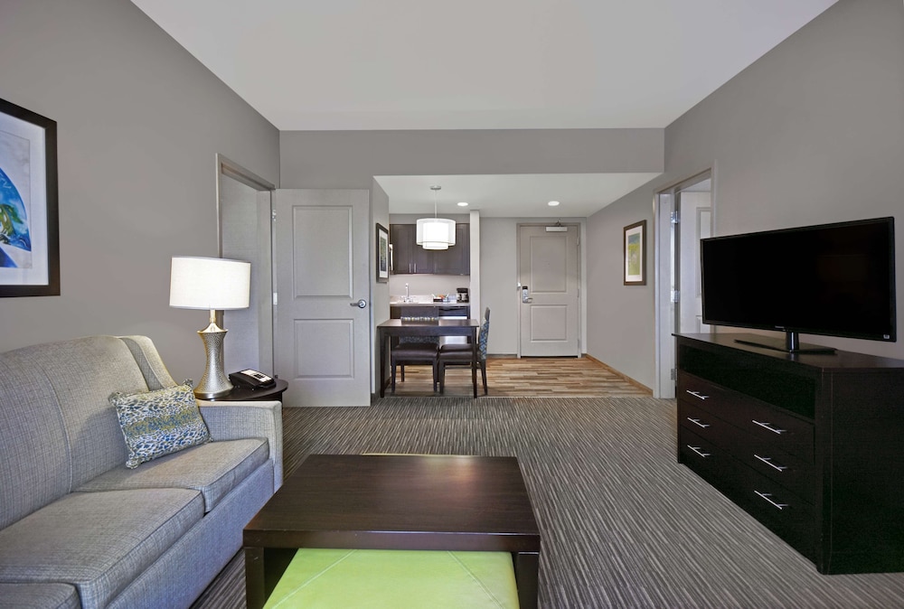 Suite, 2 Bedrooms (1 King Bed, 2 Queen Beds) Accessible, Hearing photo 1