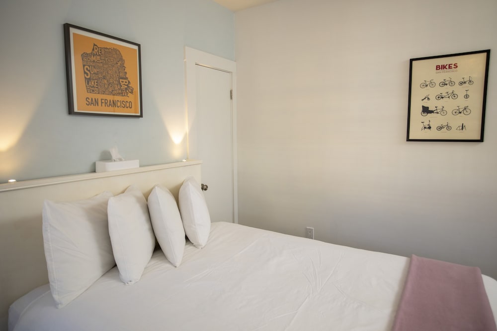 Deluxe Double Room, Ensuite (Street View) - Photo 2