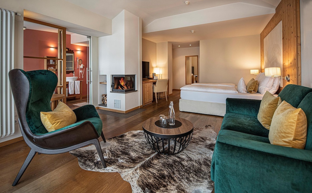 Panoramic Suite, Multiple Beds, Non Smoking, Mountainside photo 1