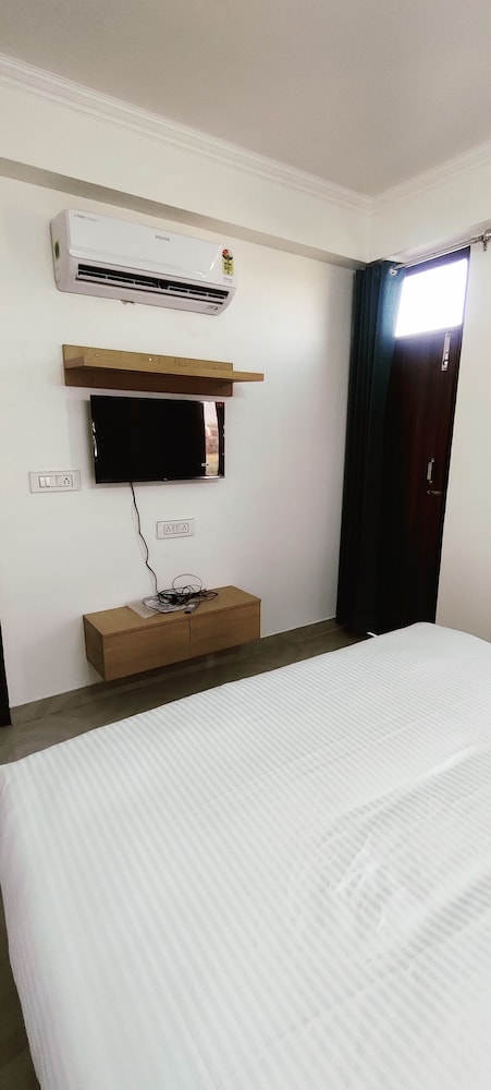 Deluxe Room - Photo 2