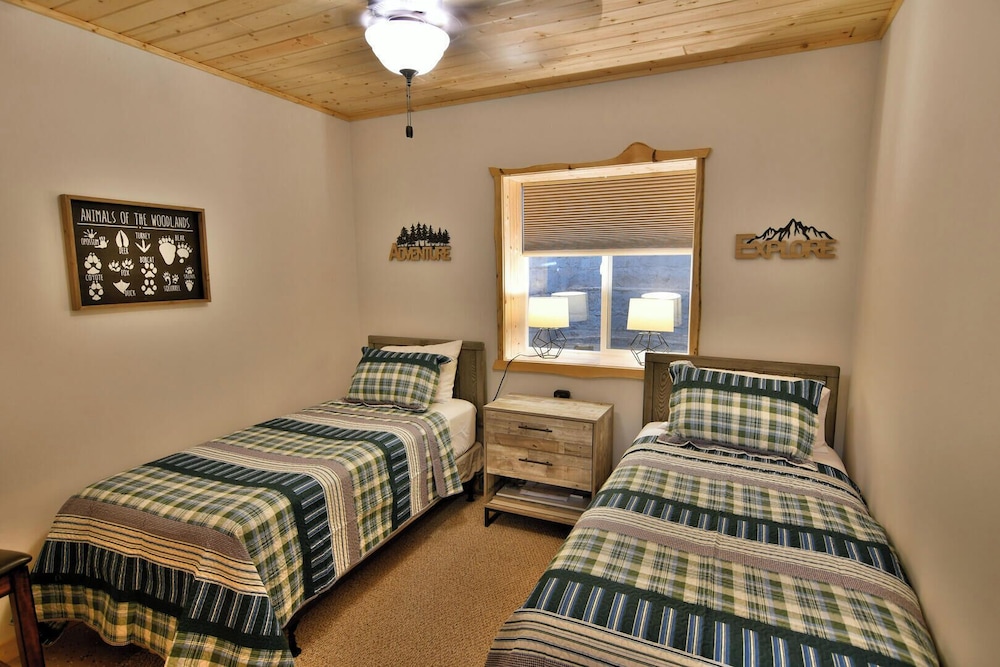 Cabin, Multiple Beds, Kitchen photo 3