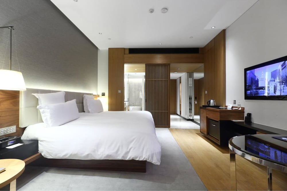 Deluxe Room, 1 King Bed, River View
