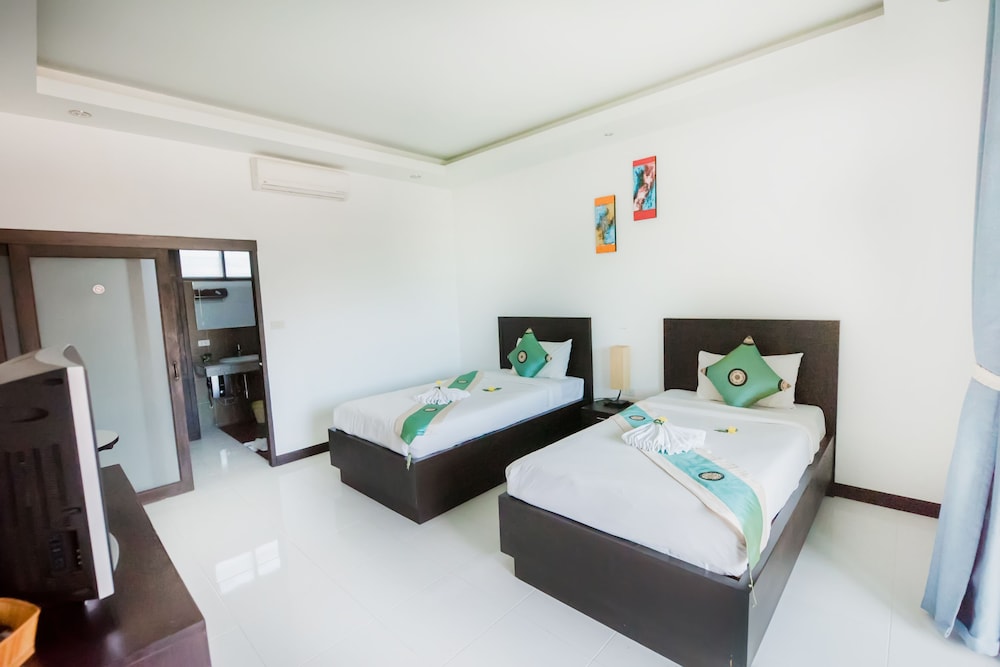 Deluxe Twin Room, Pool View photo 3