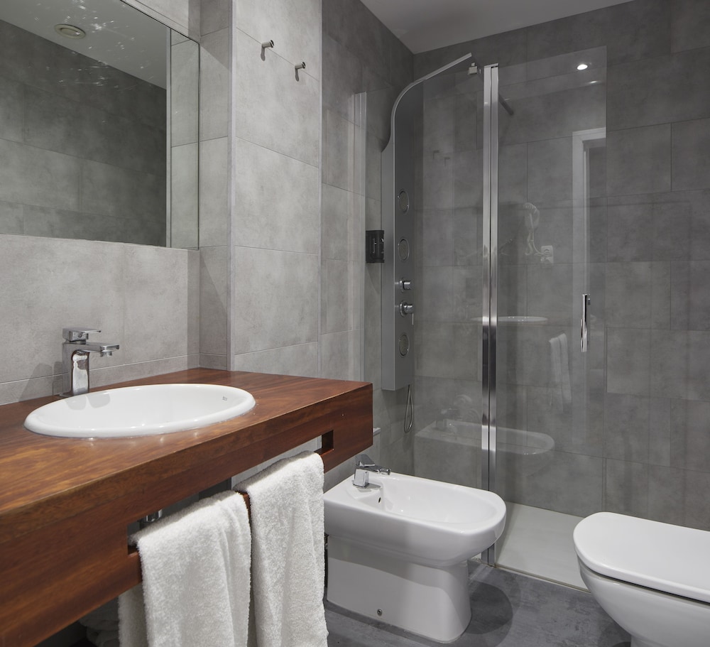 Double Room Single Use (Petite, 90 mins free spa access) photo 3