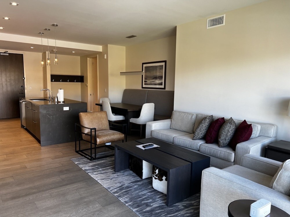 Condo, 2 Bedrooms