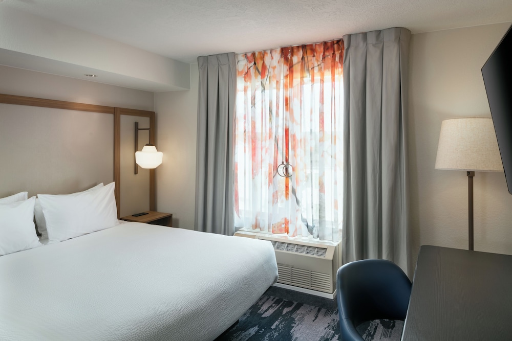 Executive Suite, 1 King Bed with Sofa bed (Mobility/Hearing Accessible, Tub) photo 2