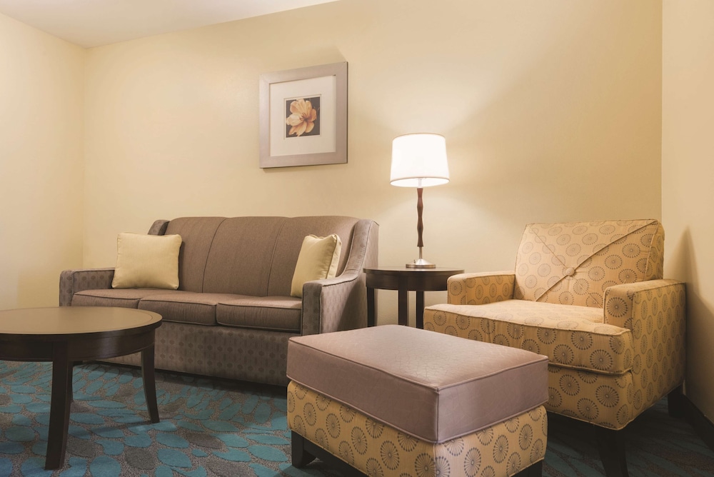 Studio, 1 King Bed, Accessible, Bathtub (Mobility & Hearing) - Photo 1