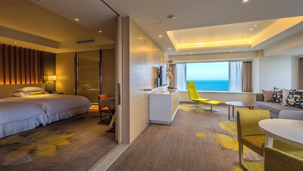Panoramic Suite, Non Smoking (Club Floor,Grand view bath)