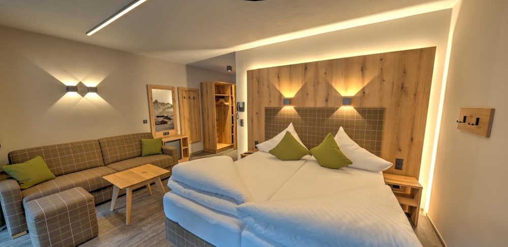 Superior Double Room, Balcony, Mountain View