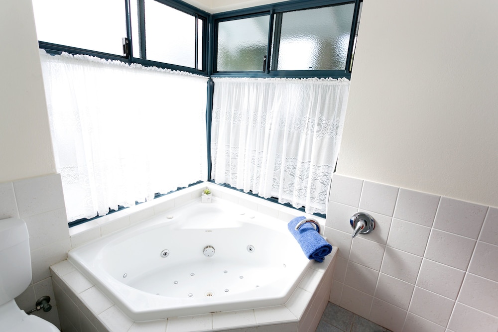 One-Bedroom Apartment with Spa Bath - Photo 11