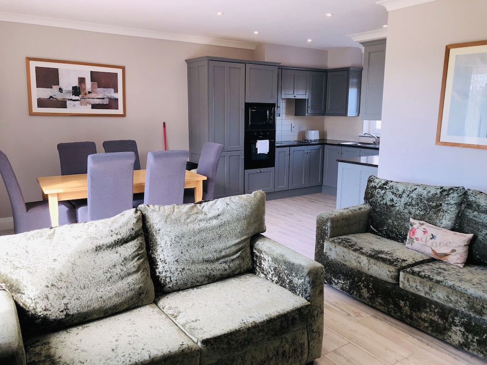 Family House, 2 Bedrooms, Kitchen, Bay View photo 3