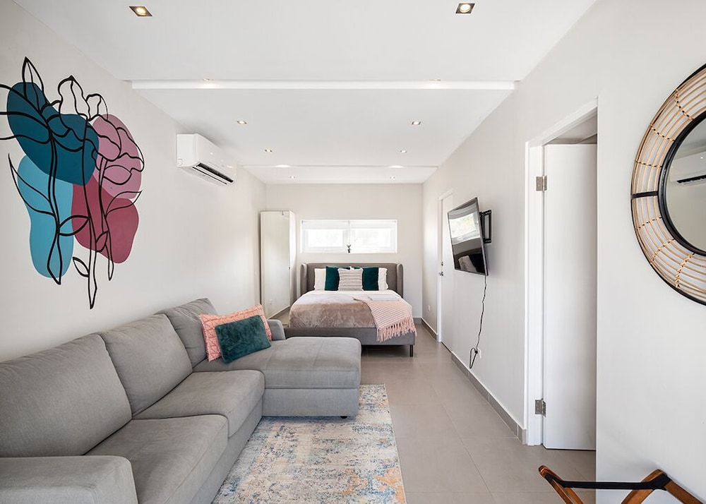 Deluxe Studio, 1 Queen Bed with Sofa bed