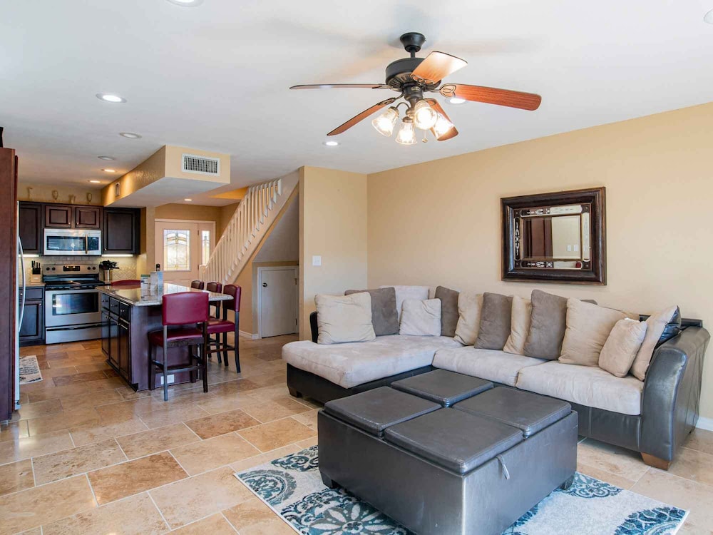 Condo, Multiple Beds, Balcony (#Villa & Studio - No Pets) photo 1