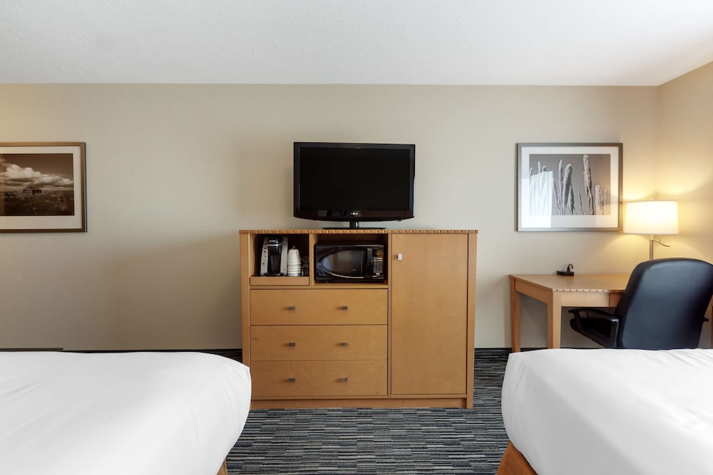 Standard Room, 2 Queen Beds, Non Smoking (Pet Friendly) - Photo 3