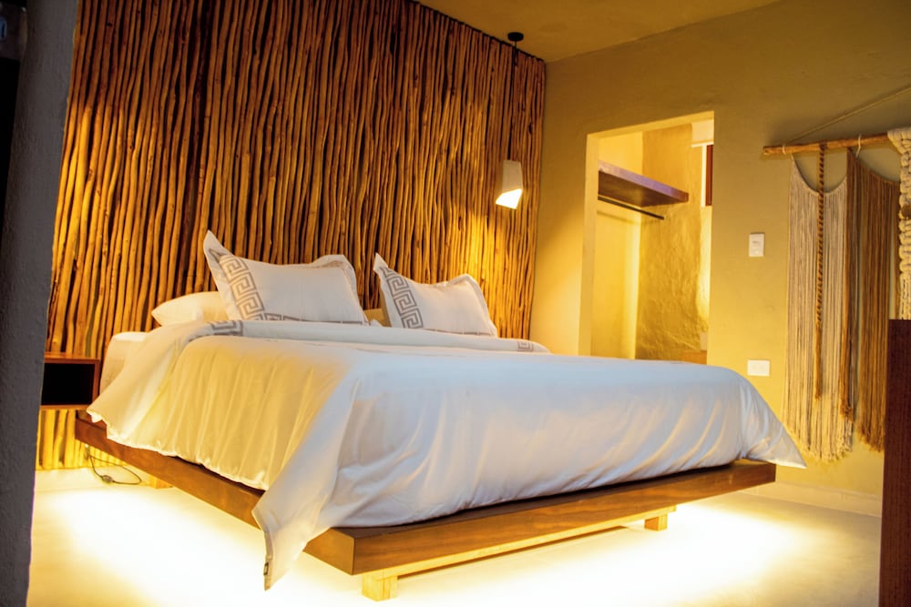 Standard Room, 1 King Bed - Photo 1