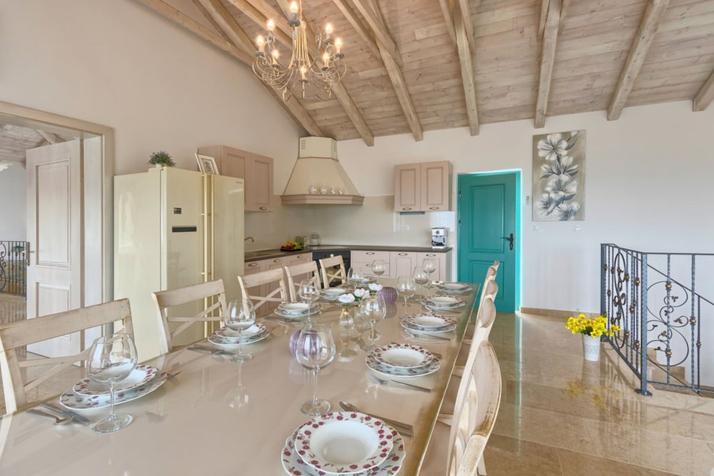 Family House, Multiple Bedrooms, Refrigerator & Microwave (Villa Lapis) photo 2