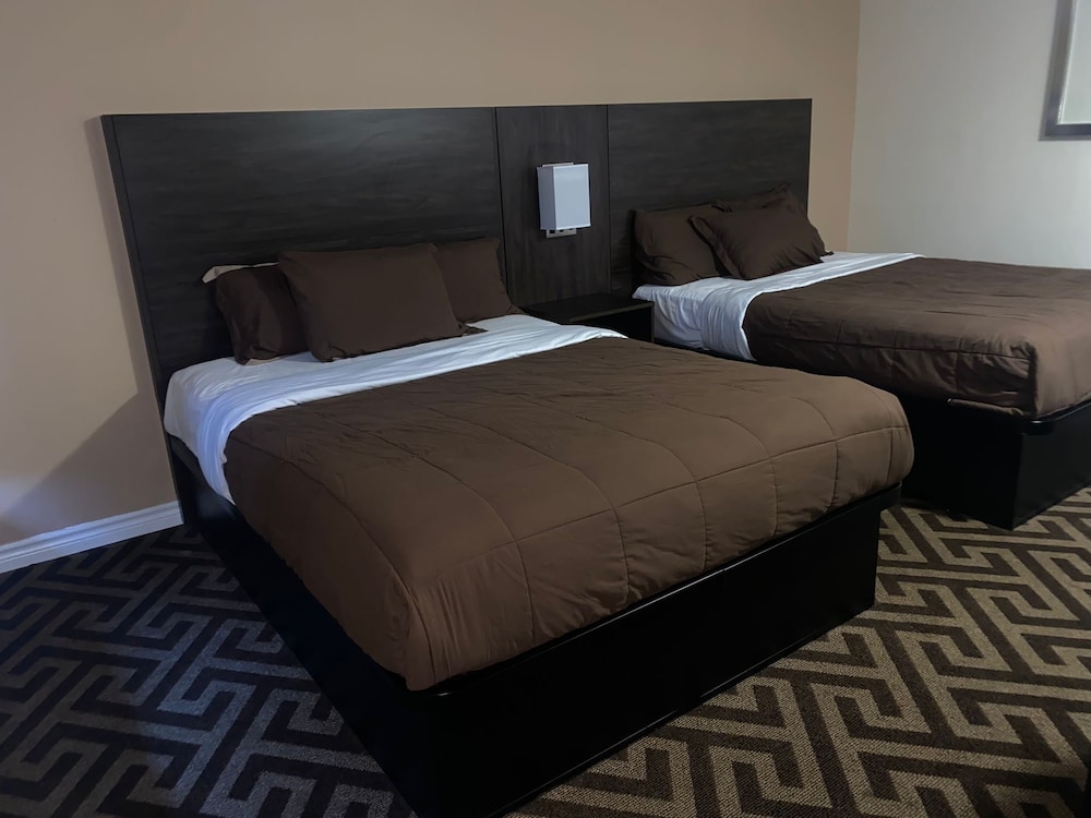 Room, 2 Queen Beds, Non Smoking - Photo 2