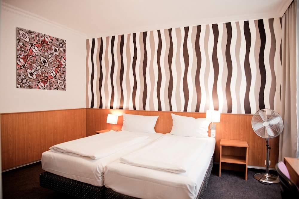 Royal Room - Photo 8