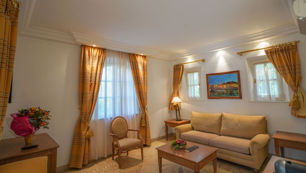 Suite, Jetted Tub (Diamant) - Photo 11