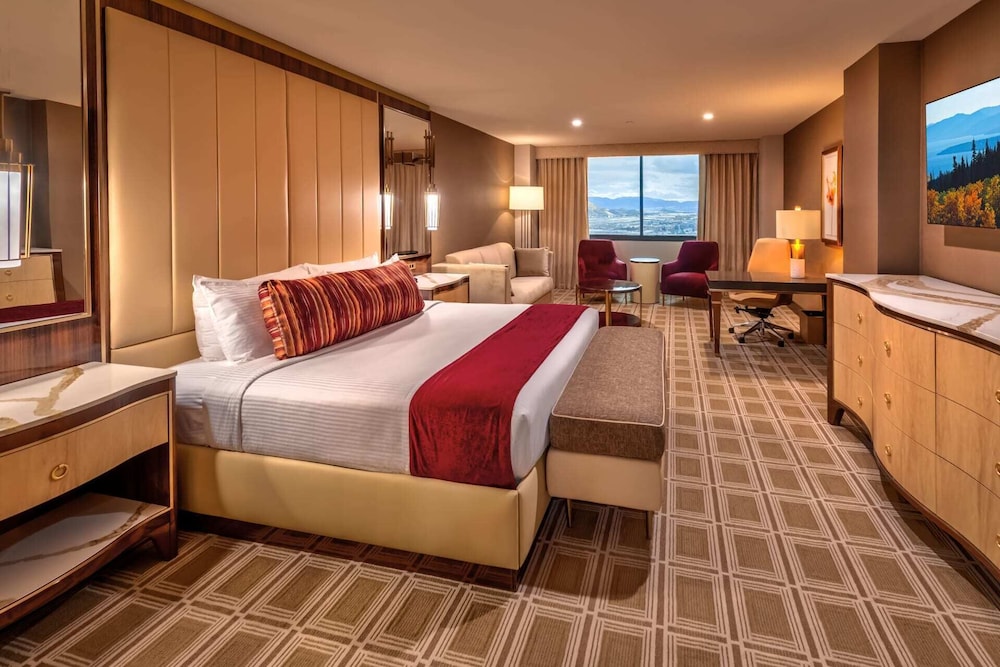 Vista Tower Deluxe King - Photo 1