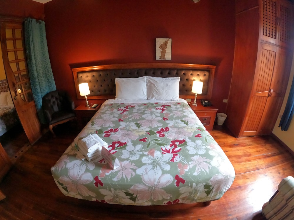 Room, 2 Queen Beds photo 2