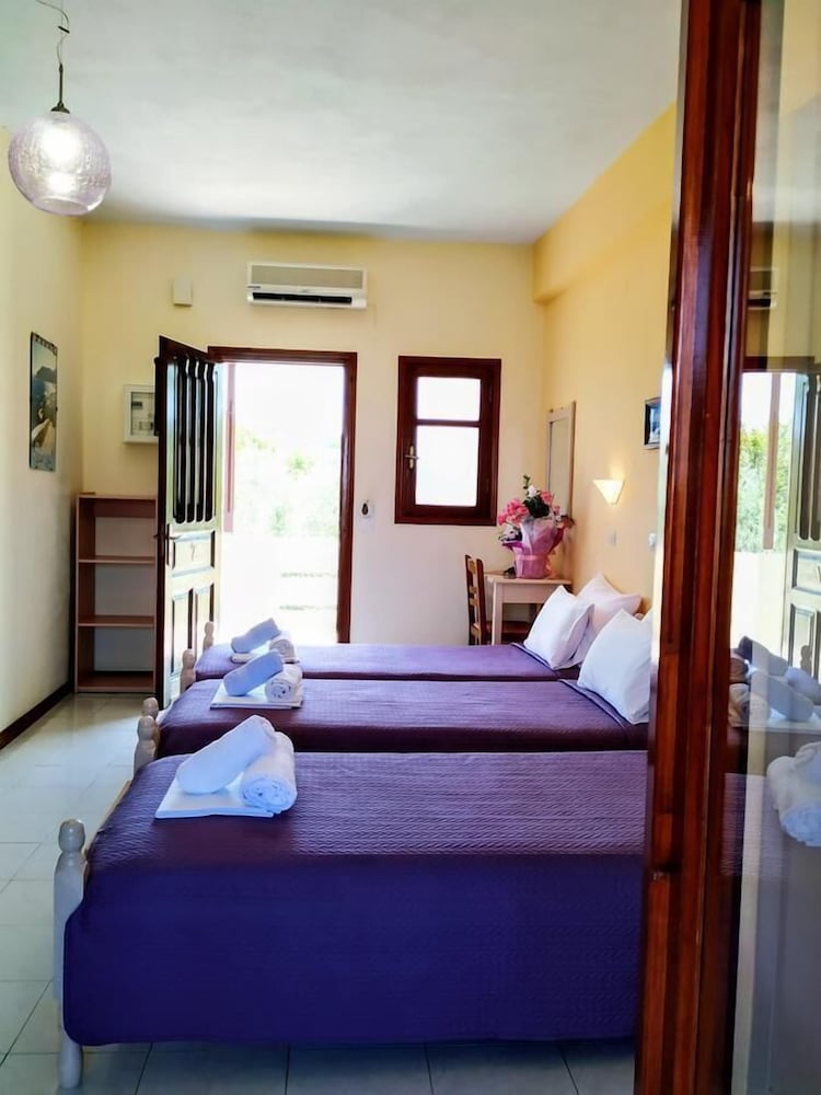 Studio (3 Adults)