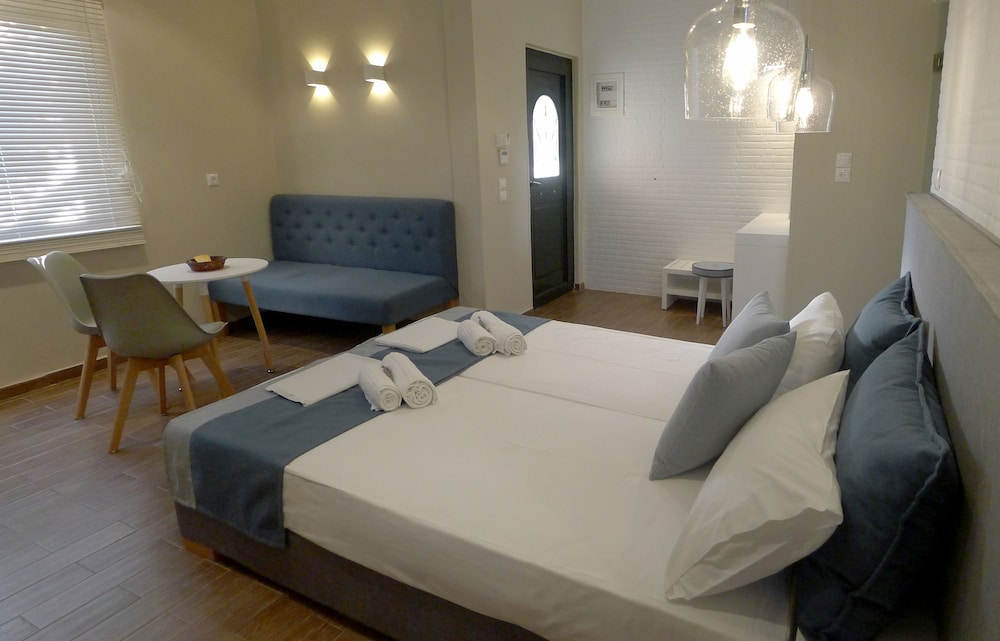 Deluxe double studio with partial sea view photo 2