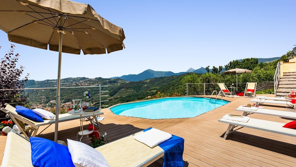 Villa photo 1