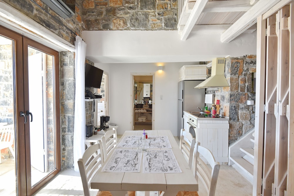 Two Bedroom Villa with shared pool photo 3